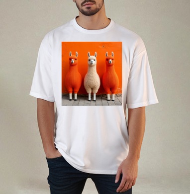 Llamas in orange sweaters / Ламы в ярких свитерах у оранжевой стены, Футболка / Мужчинам / Оверсайз / Белая / C принтом
